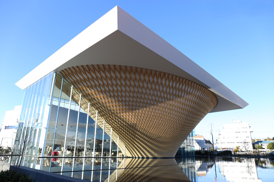 水中的富士山？坂茂最新優雅力作「富士山世界遺產中心」開幕！