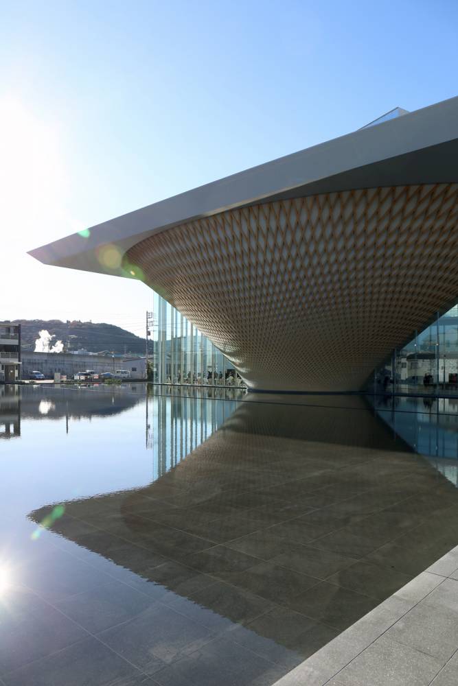 水中的富士山？坂茂最新優雅力作「富士山世界遺產中心」開幕！