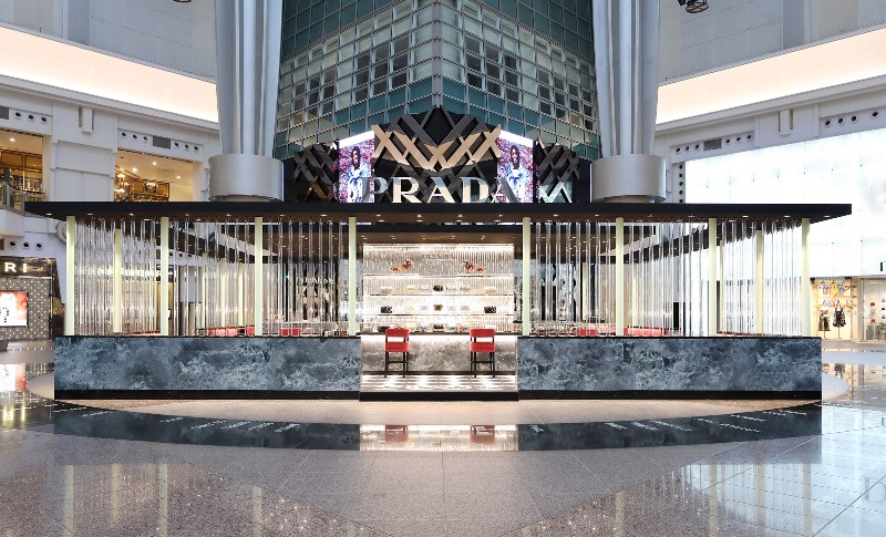 臘腸狗、鬥牛犬包款獨家販售！PRADA Spirit期間限定快閃店台北101登場 類別	(M03I04)品牌