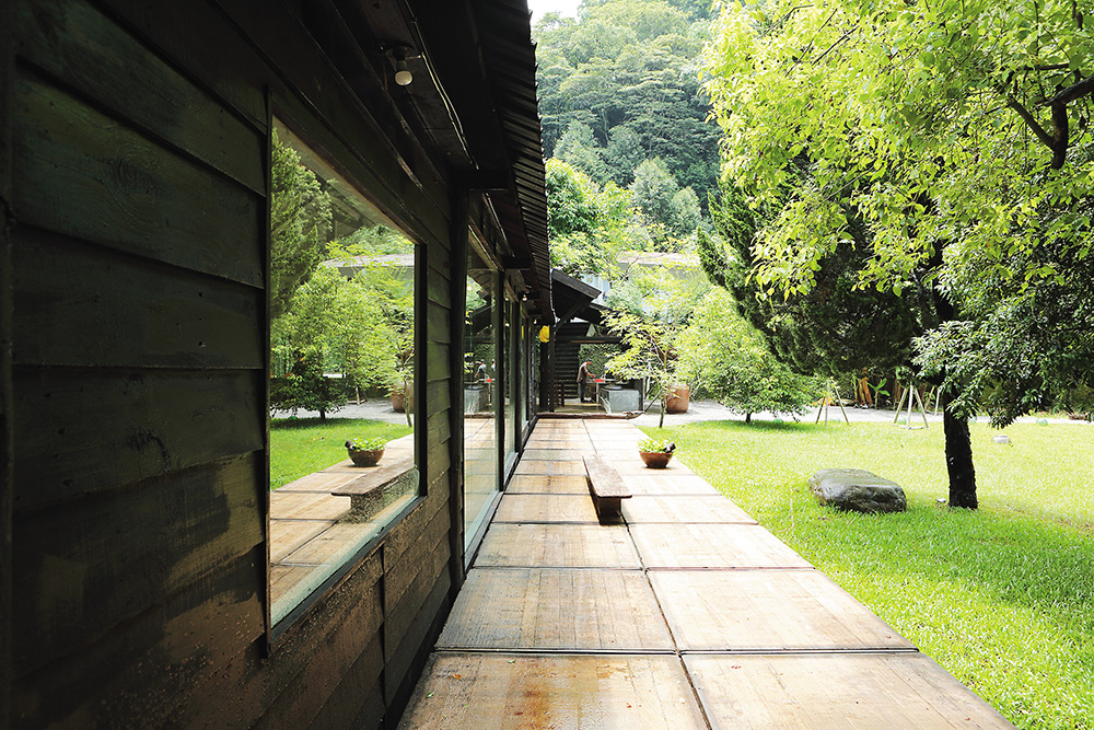 秘境茶屋品茗!苗栗「憨人書院」凝聚生活藝術的斗笠茶屋 秘境茶屋品茗!苗栗「憨人書院」凝聚生活藝術的斗笠茶屋