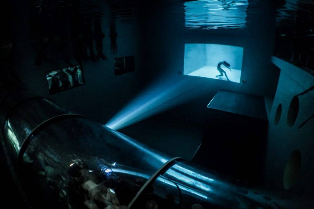 潛入世界最深泳池Y-40！水下攝影師Julie Gautier舞出絕美水下舞蹈_08