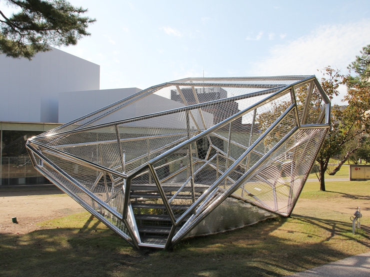 藏身美術館的迷幻「錯覺」泳池！窺探日本金澤21世紀美術館的建築、藝術之美