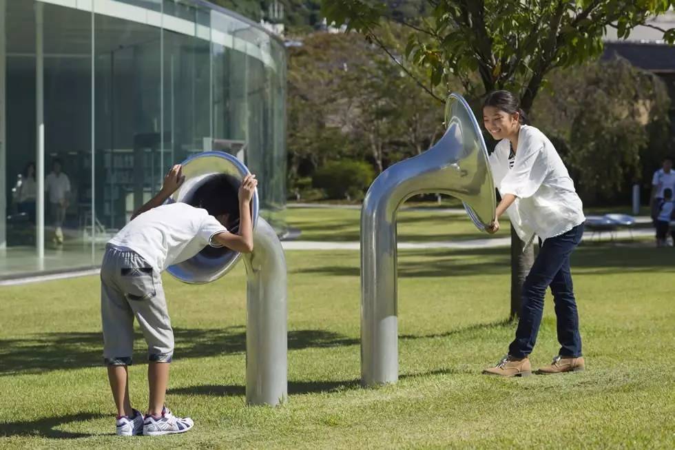 藏身美術館的迷幻「錯覺」泳池！窺探日本金澤21世紀美術館的建築、藝術之美