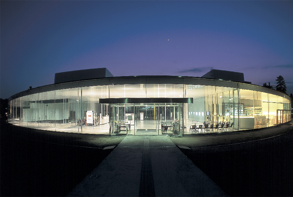 藏身美術館的迷幻「錯覺」泳池！窺探日本金澤21世紀美術館的建築、藝術之美