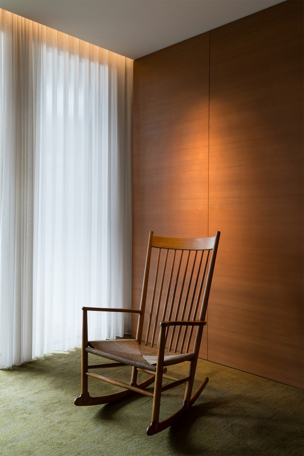 誠品living project北歐老件家具展│Hans J. Wegner 1944年設計、有「愛妻之椅」美稱的J16 誠品living project北歐老件家具展│Hans J. Wegner 1944年設計、有「愛妻之椅」美稱的J16