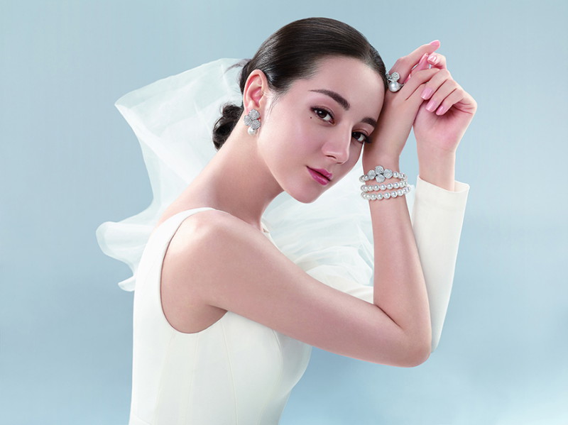 迪麗熱巴配戴MIKIMOTO 迪麗熱巴配戴MIKIMOTO