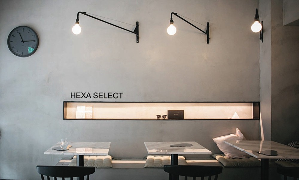 用簡約為都市增添一抹寧靜！台北「HEXA」巷內的極簡設計選物咖啡廳