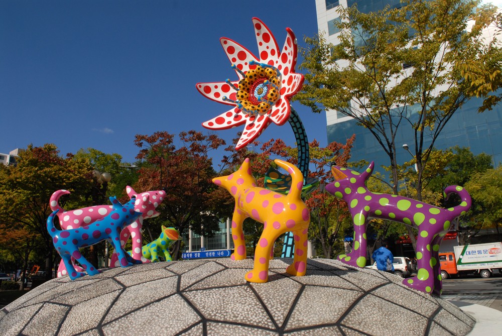 紀錄片《草間∞彌生》無限鏡屋、自戀花園等五個重要藝術展歷史_05 紀錄片《草間∞彌生》無限鏡屋、自戀花園等五個重要藝術展歷史_05