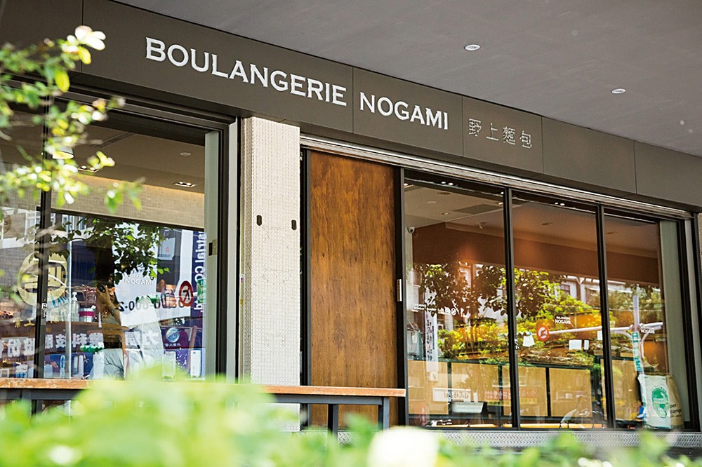 野上麵包天母店由張家豪師傅主理，除了本店的招牌品項外，也推出獨創款式，服務天母在地社群。