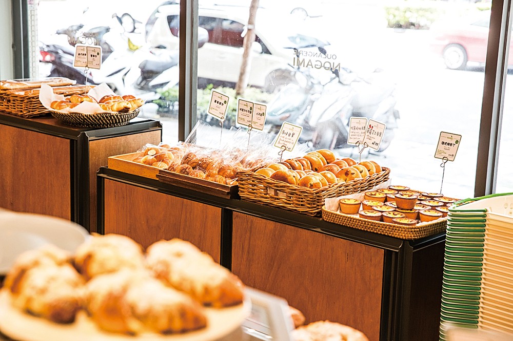 野上麵包天母店由張家豪師傅主理，除了本店的招牌品項外，也推出獨創款式，服務天母在地社群。