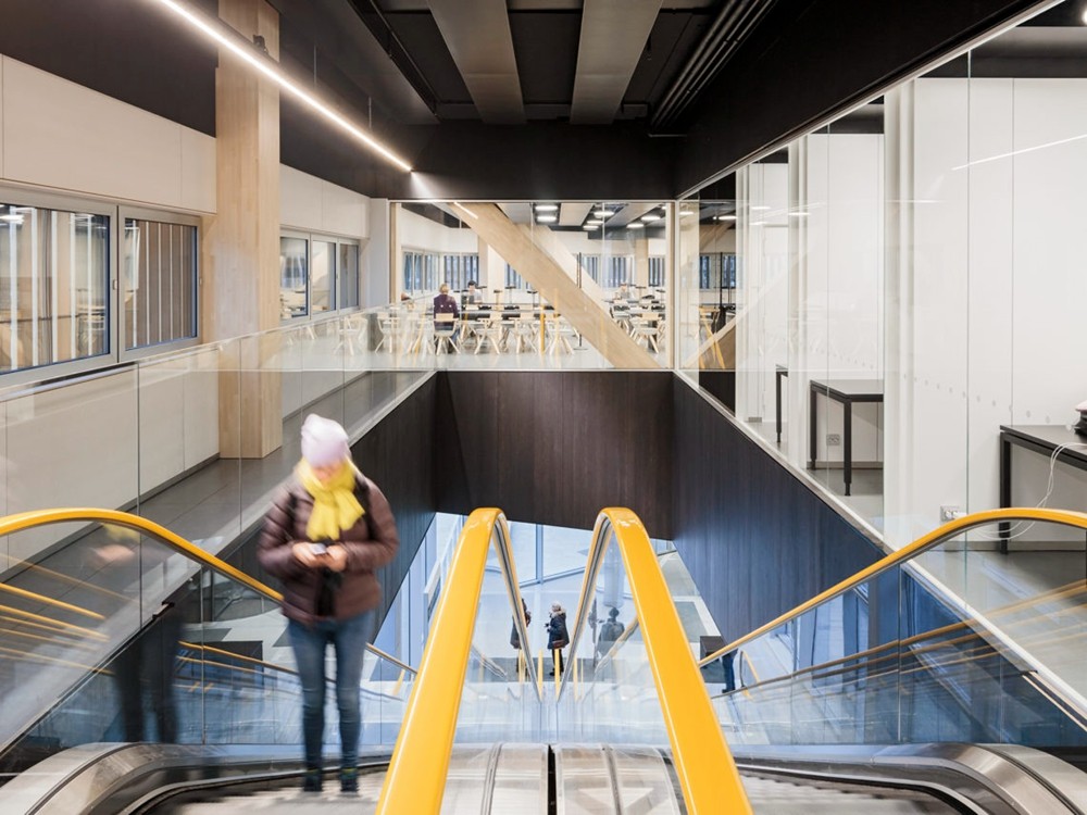 芬蘭赫爾辛基中央圖書館Oodi簡約流線設計成北歐最美圖書館_10