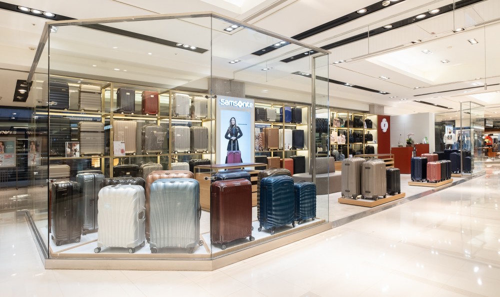 Samsonite全球新店型發表,承襲簡約低調品味風格,營造明亮舒適放鬆的購物空間與氛圍 Samsonite全球新店型發表,承襲簡約低調品味風格,營造明亮舒適放鬆的購物空間與氛圍