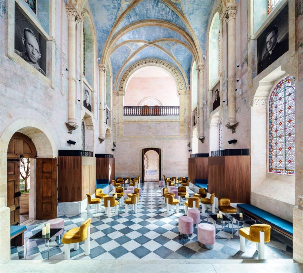 千年古城修道院化身頂級旅宿！以色列「The Jaffa Hotel」極簡之父John Pawson操刀 摩登空間遇上彩色