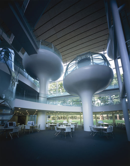 日本建築大師坂茂經典之作 東京「成蹊大學情報圖書館」顛覆傳統書香空間_03