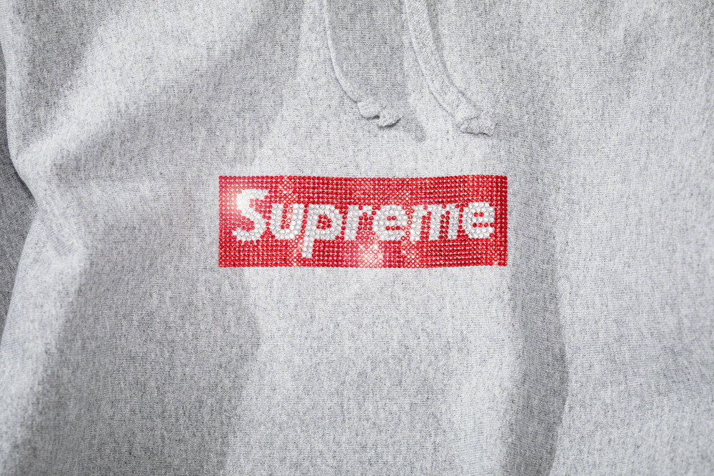 Supreme 25週年紀念系列商品採用施華洛世奇水晶元素 Supreme 25週年紀念系列商品採用施華洛世奇水晶元素