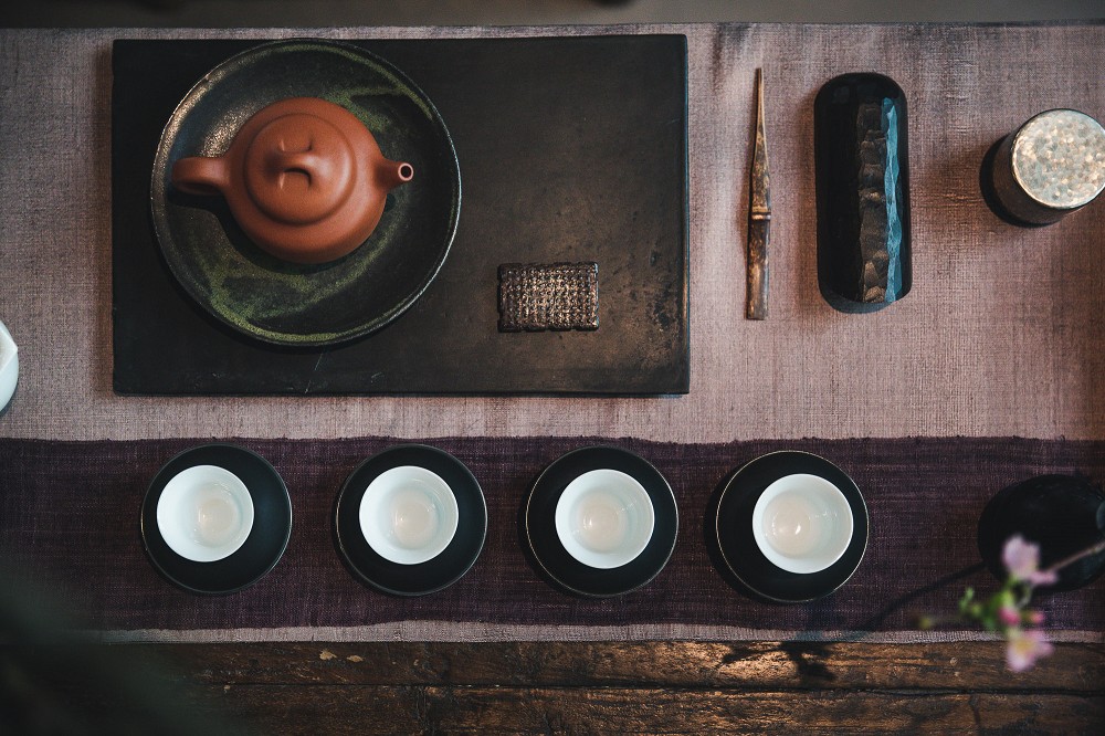 烏龍茶道正青春！台北「清香齋二號院」在雜木林老屋庭園品茗台灣茶