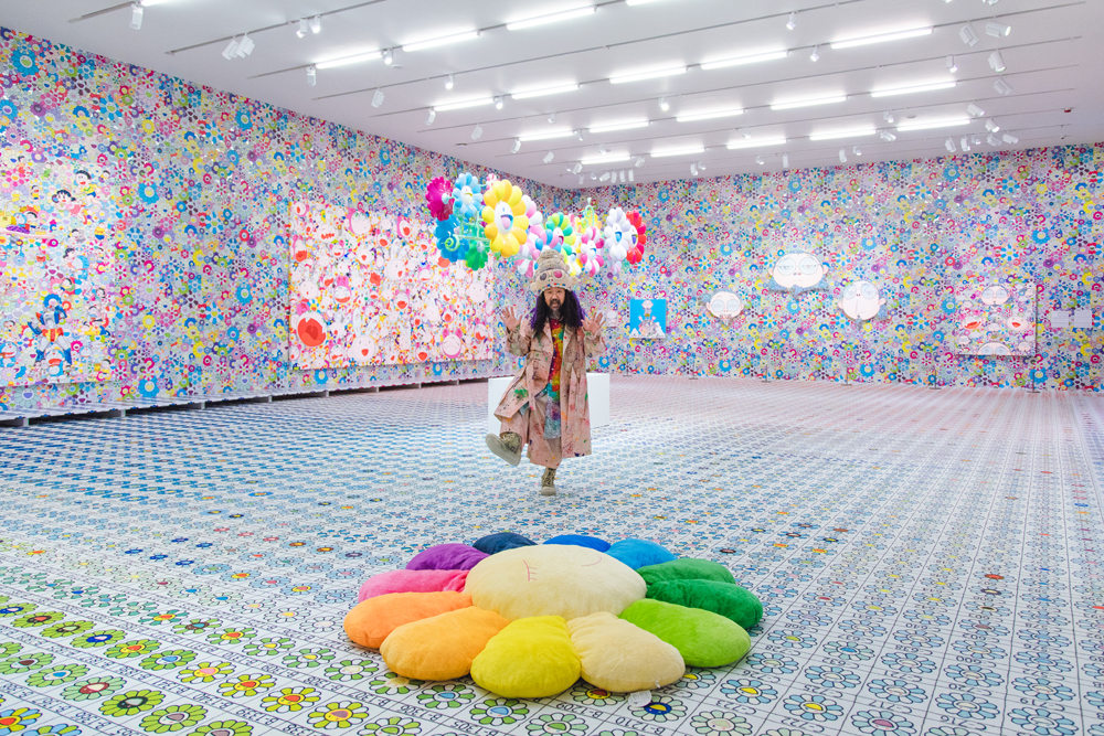 村上隆在大館賽馬會藝方「村上隆 對戰 村上隆」展覽(攝影: Alex Maeland) 村上隆在大館賽馬會藝方「村上隆 對戰 村上隆」展覽(攝影: Alex Maeland)