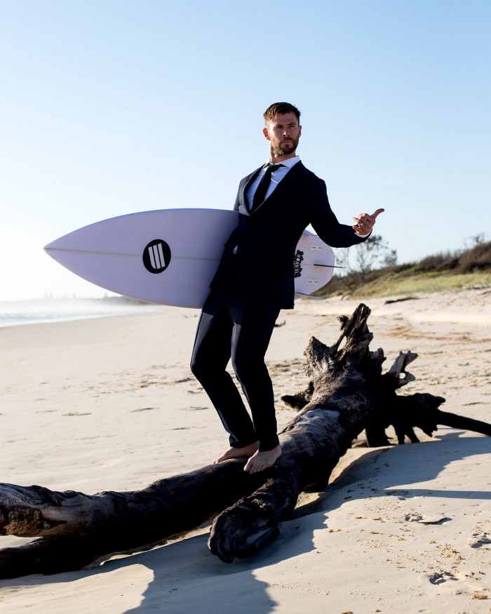 Chris Hemsworth 身穿 BOSS「可水洗西裝」展開 #SuitChallenge