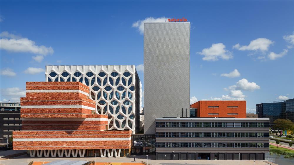 Iris van Herpen為建築設計外衣 荷蘭自然生物多樣性中心正式啟用
Iris van Herpen為建築設計外衣 荷蘭自然生物多樣性中心正式啟用