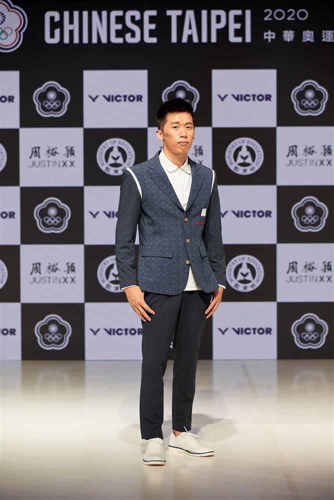 鞍馬王子李智凱穿著周裕穎設計的進場服