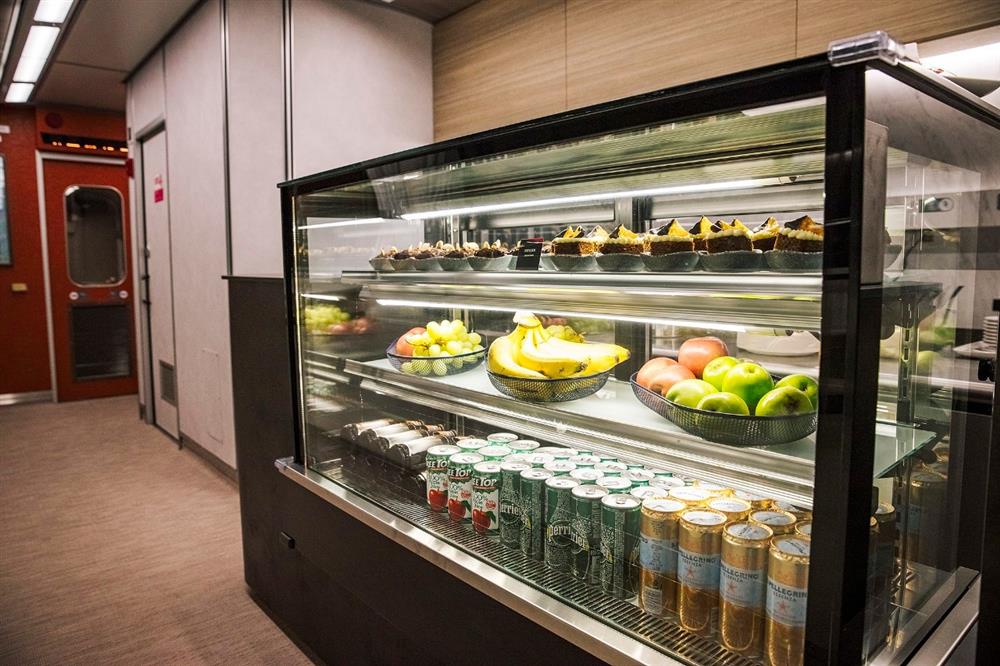 台鐵觀光列車「鳴日號」啟動！！柏成設計以「秋天的風」結合台灣意象、黑橘色彩