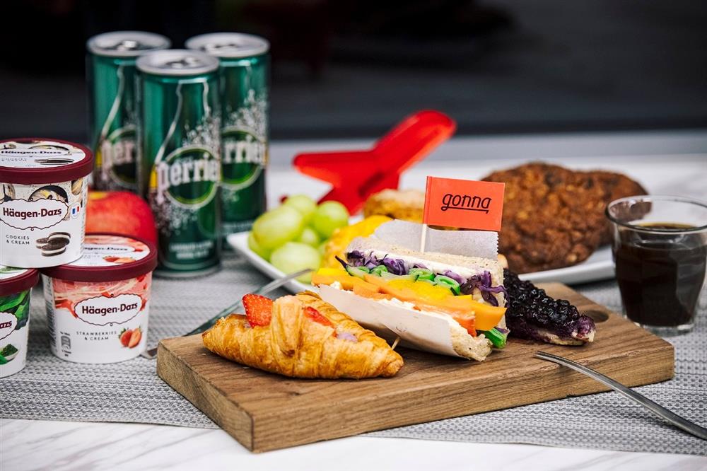 台鐵觀光列車「鳴日號」啟動！！柏成設計以「秋天的風」結合台灣意象、黑橘色彩