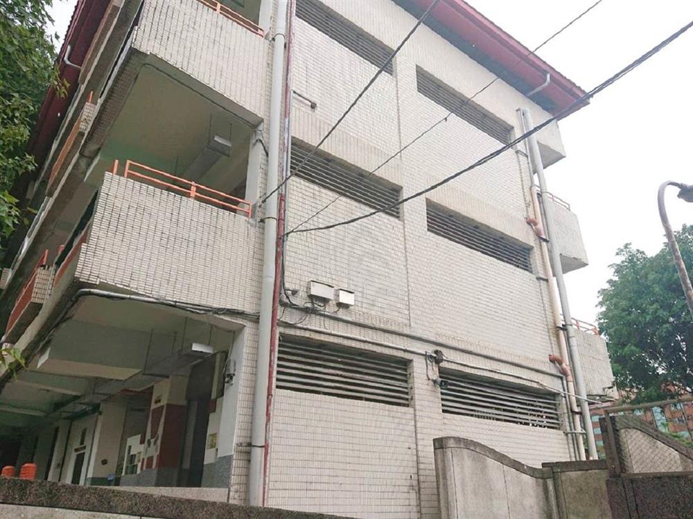 板橋沙崙國小改造前_台灣校園美感升級！教育部「學美‧美學」用設計改造全台9所學校司令台、教室、餐廳空間