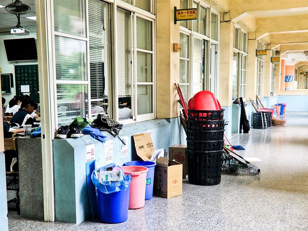 屏東大同高中改造前_台灣校園美感升級！教育部「學美‧美學」用設計改造全台9所學校司令台、教室、餐廳空間