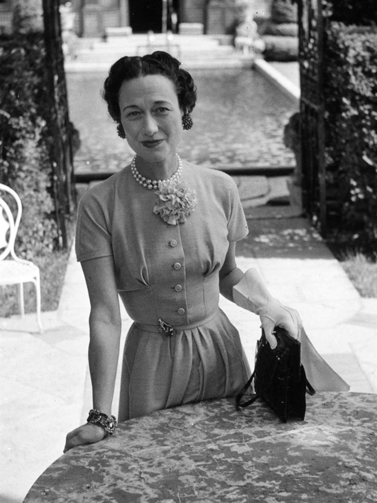 C1109_CELEBS_16752LADUCHESSEDEWINDSORCHEZLADYMENDL_VERSAILLES1949HD C1109_CELEBS_16752LADUCHESSEDEWINDSORCHEZLADYMENDL_VERSAILLES1949HD