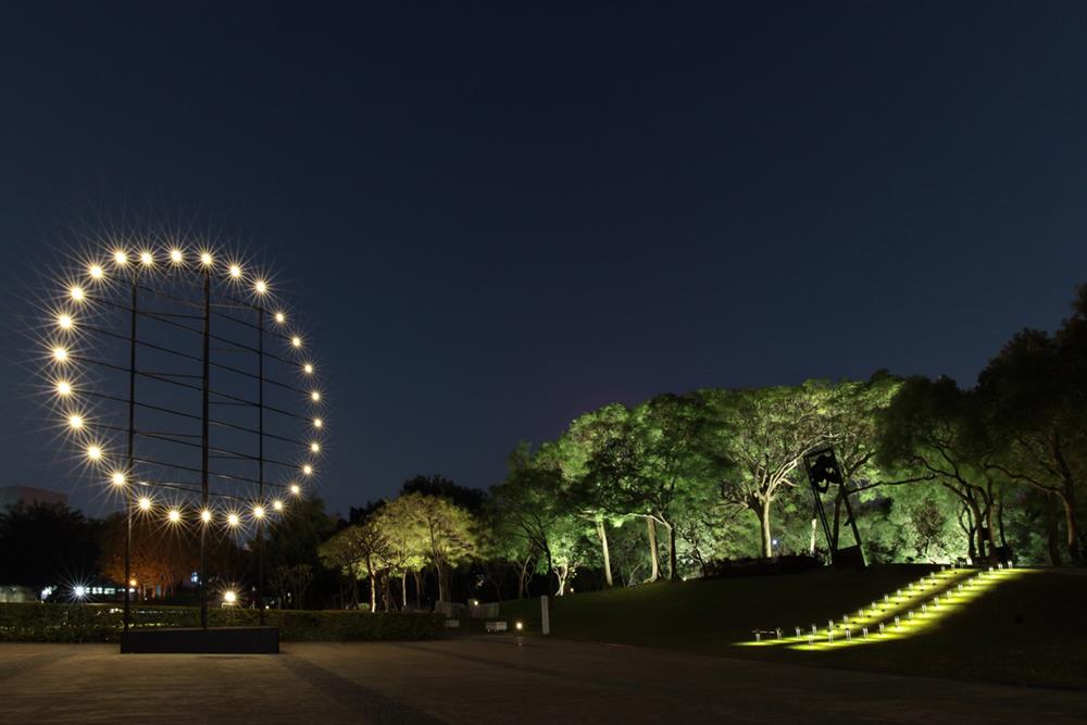 姚仲涵〈光電獸15-東區