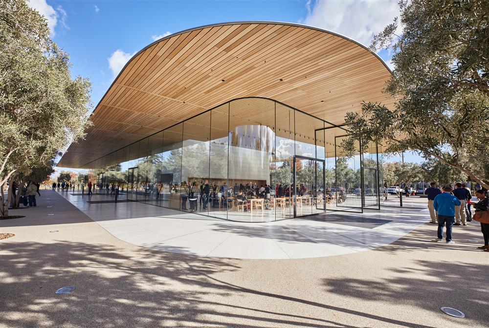 applepark_visitorcenter_opening_entrance_20171117_big.large_2x applepark_visitorcenter_opening_entrance_20171117_big.large_2x