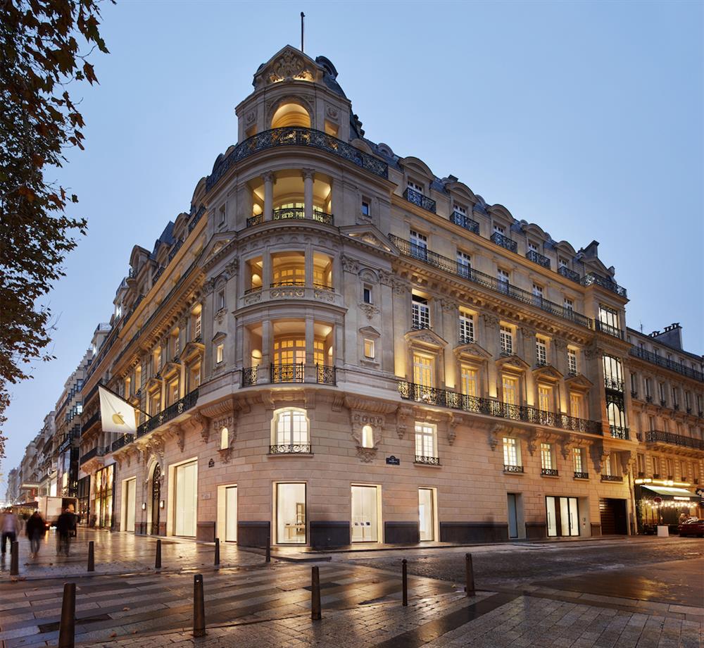 Apple-Champs-Elysees-opens-11152018_big.large_2x Apple-Champs-Elysees-opens-11152018_big.large_2x