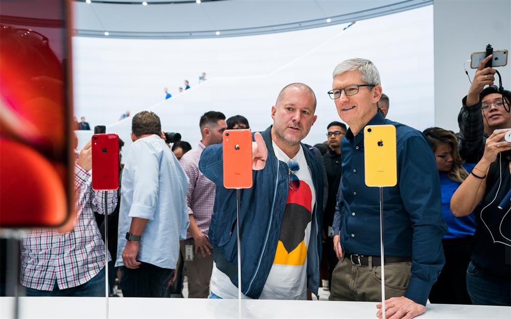 Apple-update-tim-cook-jonathan-ive-062619_big.large_2x Apple-update-tim-cook-jonathan-ive-062619_big.large_2x