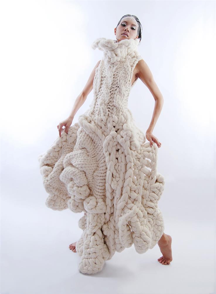 1. 古又文曾於美國藝術設計機構Gen Art國際時裝設計競賽獲得「前衛時裝設計創意大獎」，不僅是台灣之光，更向世界證明服裝也可以具有高度的藝術性。