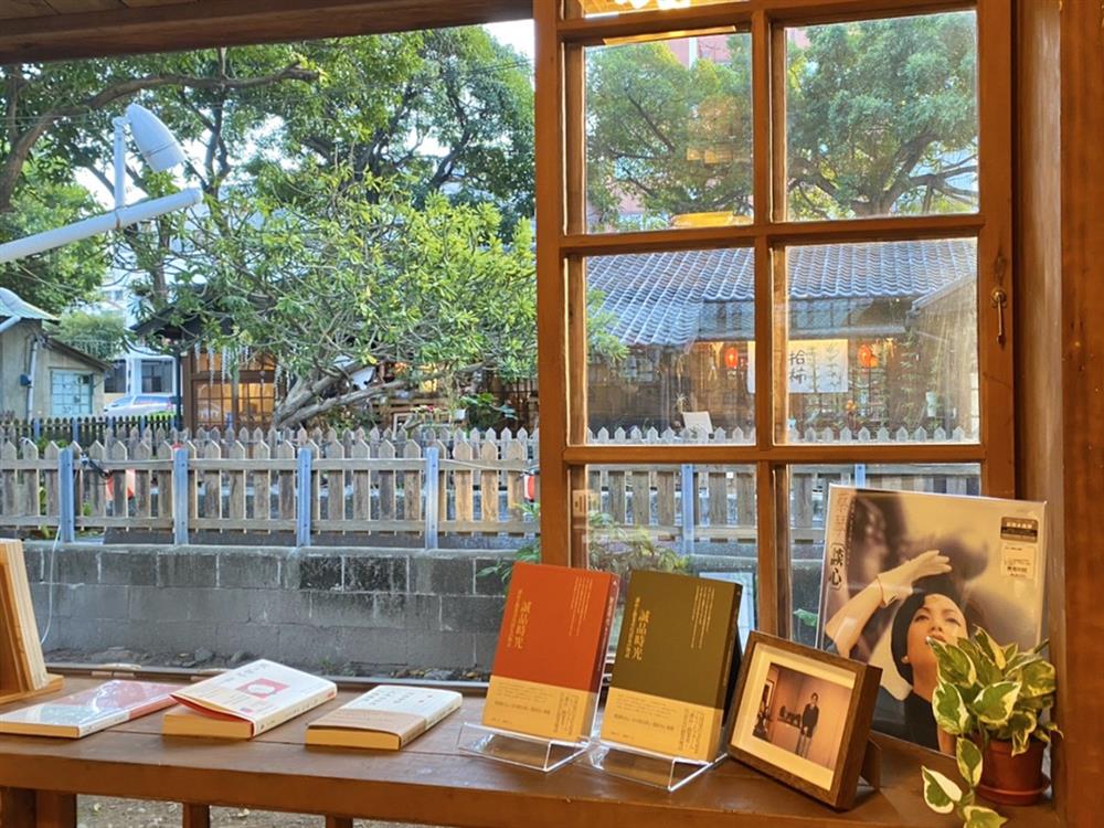 讀者可以在80年歲月痕跡的日治警眷宿舍榻榻米上席地而坐 l 誠品書店雲夢製造所