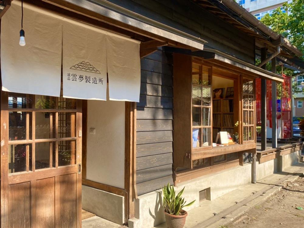 誠品書店「雲夢製造所」於雲林斗六雲中街即日起開張。