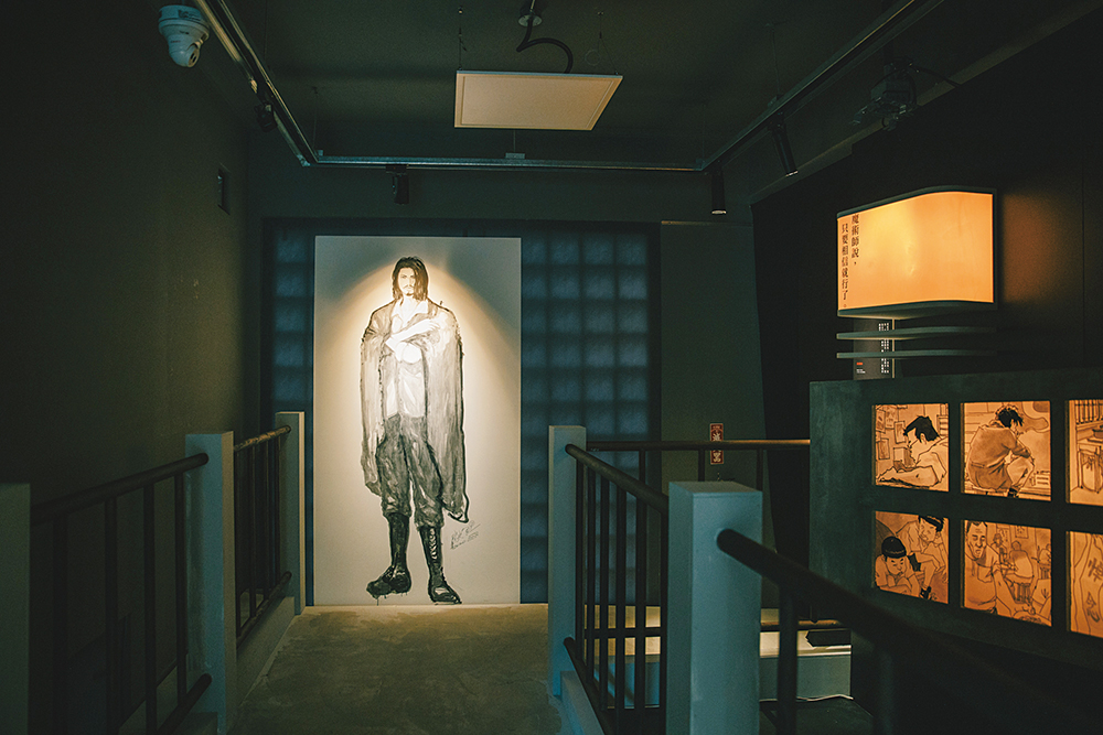 台灣漫畫基地延伸《天橋上的魔術師圖像版》，推出圖像暨互動藝術展，將原畫、實體場景、動態影像、互動藝術共組出一座奇幻空間。