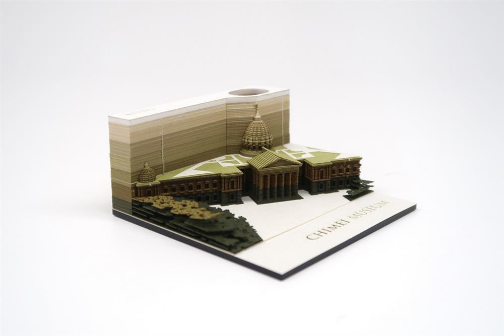 台南奇美博物館化身世界最美便條紙！用150張便箋打造森林中的博物館紙雕模型