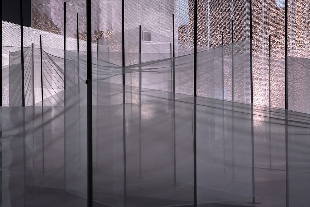 鬼魅般的雕塑建築！義大利藝術家Edoardo Tresoldi用絲網打造幻影似的阿拉伯宮殿