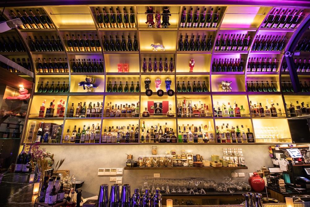 台北酒吧深夜迷幻「酒鈅酒」!8款特色調酒、台味西式美食微醺 台北酒吧深夜迷幻「酒鈅酒」!8款特色調酒、台味西式美食微醺