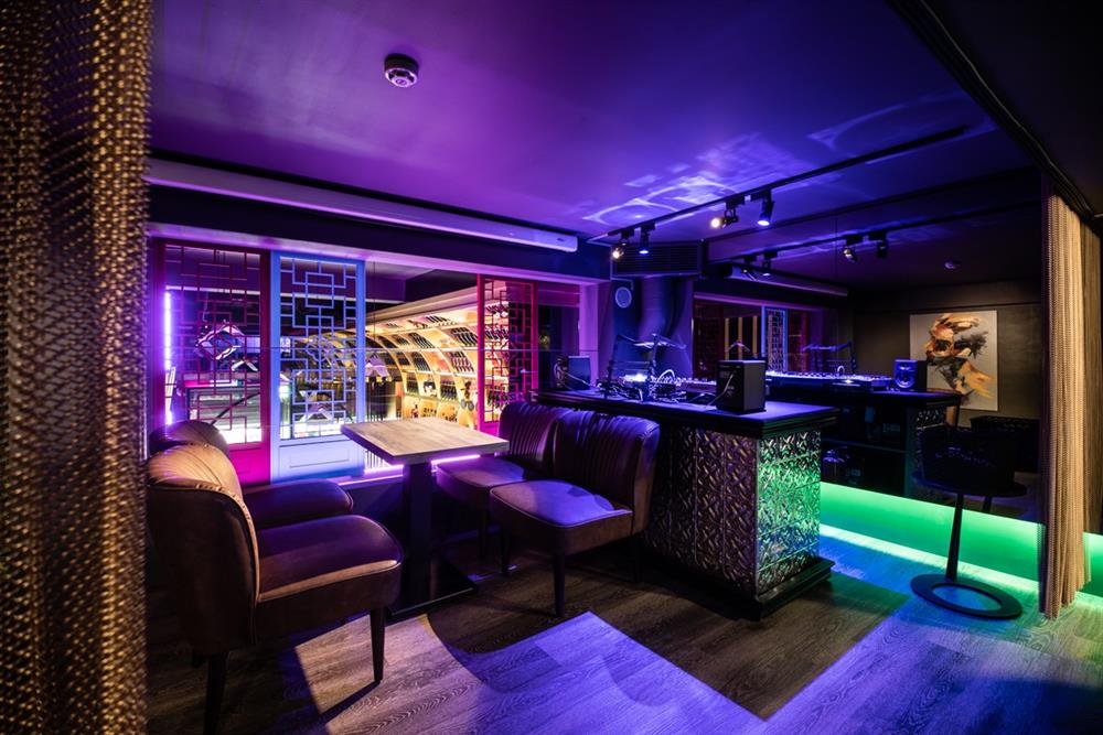 台北酒吧深夜迷幻「酒鈅酒」!8款特色調酒、台味西式美食微醺 台北酒吧深夜迷幻「酒鈅酒」!8款特色調酒、台味西式美食微醺