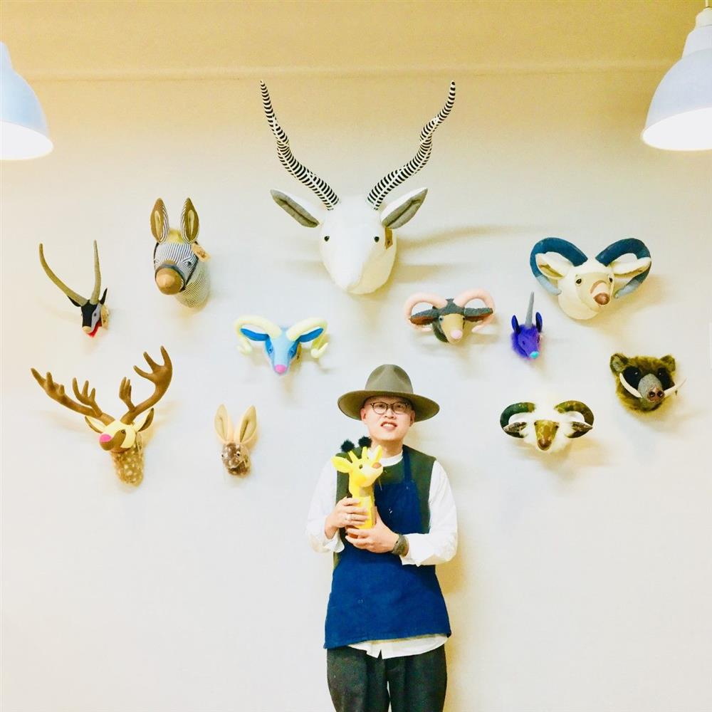 惟妙惟肖的擬真馴鹿、獨角獸！日本設計師花村一晃打造療癒系羊毛氈動物頭壁掛飾

