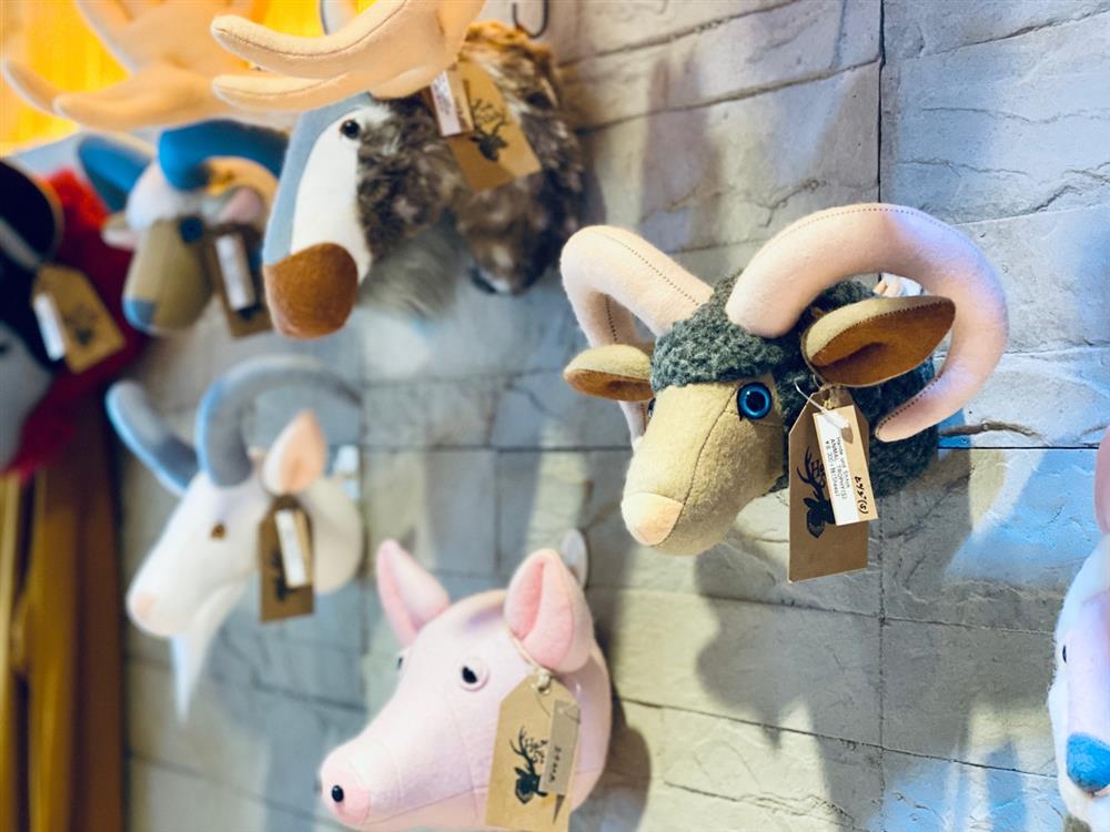 惟妙惟肖的擬真馴鹿、獨角獸！日本設計師花村一晃打造療癒系羊毛氈動物頭壁掛飾
