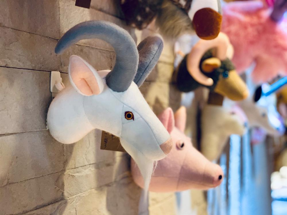 惟妙惟肖的擬真馴鹿、獨角獸！日本設計師花村一晃打造療癒系羊毛氈動物頭壁掛飾
