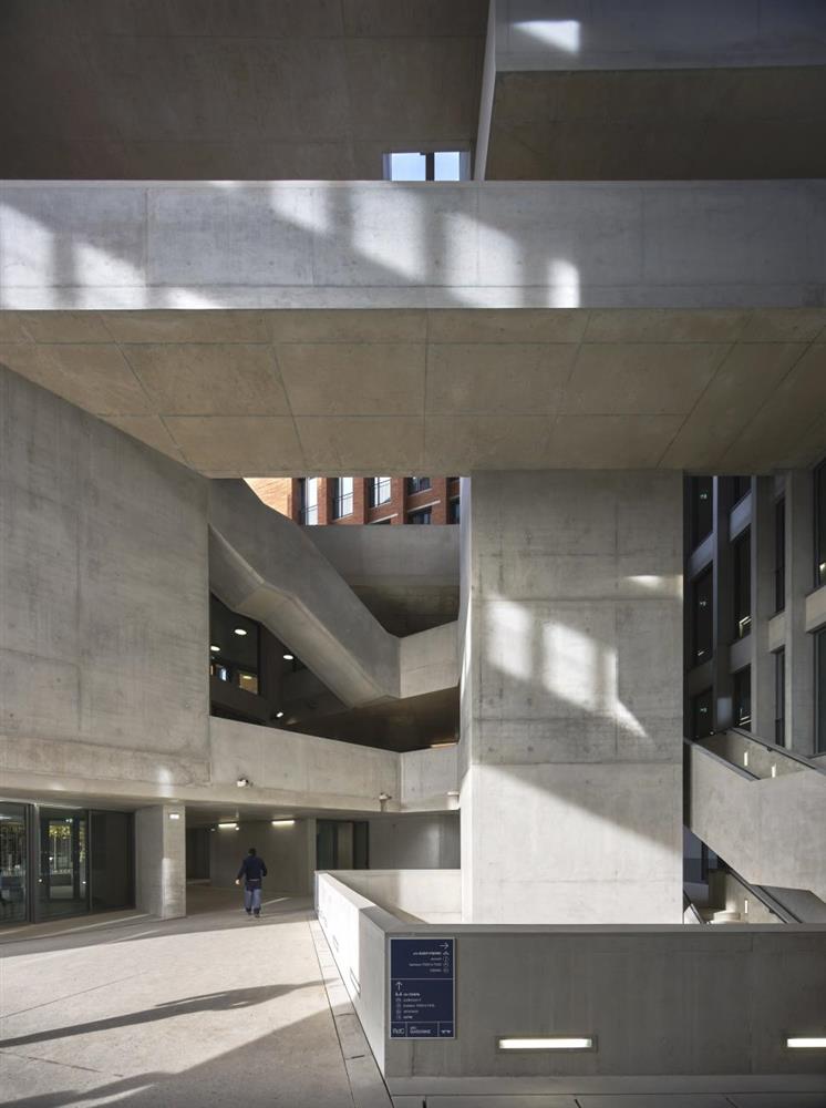 法國圖盧茲第一大學經濟學院照片由Dennis Gilbert提供2