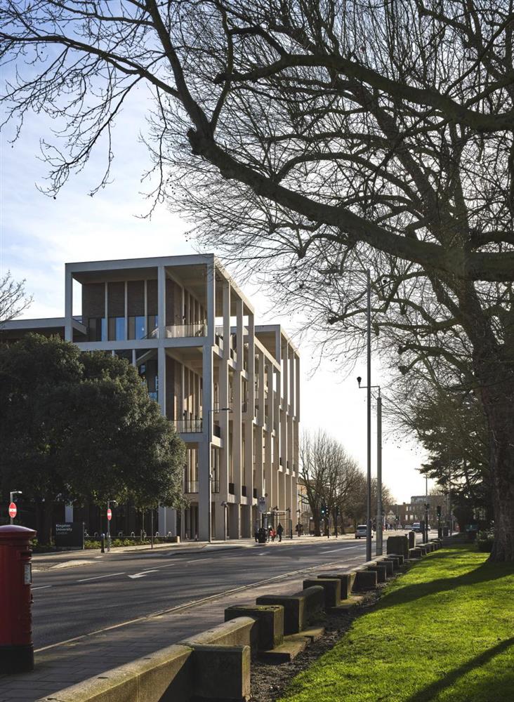 倫敦金斯頓大學學習中心照片由Ed Reeves提供2