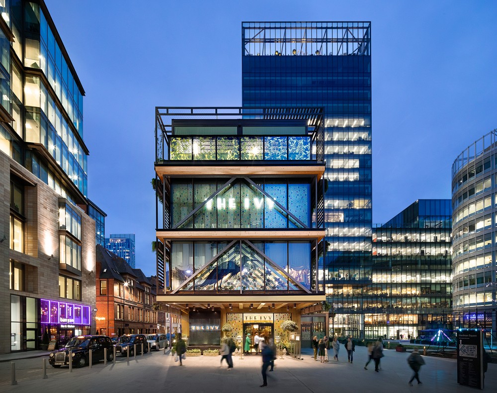 會呼吸的療癒綠建築!倫敦Hardman Square Pavilionn四層樓商場 大量綠色植栽柔和冰冷鋼構線條 會呼吸的療癒綠建築!倫敦Hardman Square Pavilionn四層樓商場 大量綠色植栽柔和冰冷鋼構線條