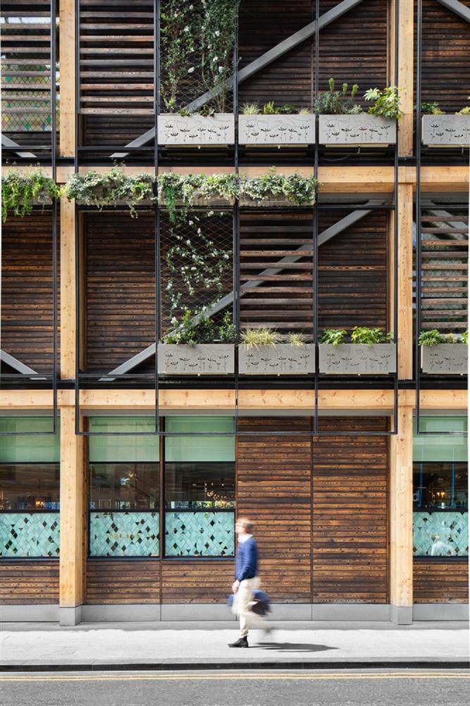 會呼吸的療癒綠建築!倫敦Hardman Square Pavilionn四層樓商場 大量綠色植栽柔和冰冷鋼構線條 會呼吸的療癒綠建築!倫敦Hardman Square Pavilionn四層樓商場 大量綠色植栽柔和冰冷鋼構線條