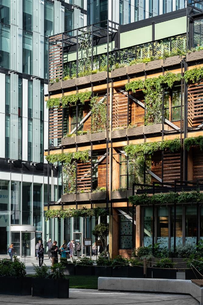 會呼吸的療癒綠建築!倫敦Hardman Square Pavilionn四層樓商場 大量綠色植栽柔和冰冷鋼構線條 會呼吸的療癒綠建築!倫敦Hardman Square Pavilionn四層樓商場 大量綠色植栽柔和冰冷鋼構線條