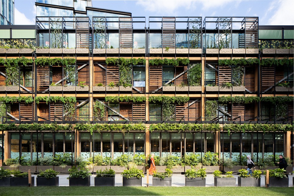 會呼吸的療癒綠建築!倫敦Hardman Square Pavilionn四層樓商場 大量綠色植栽柔和冰冷鋼構線條 會呼吸的療癒綠建築!倫敦Hardman Square Pavilionn四層樓商場 大量綠色植栽柔和冰冷鋼構線條